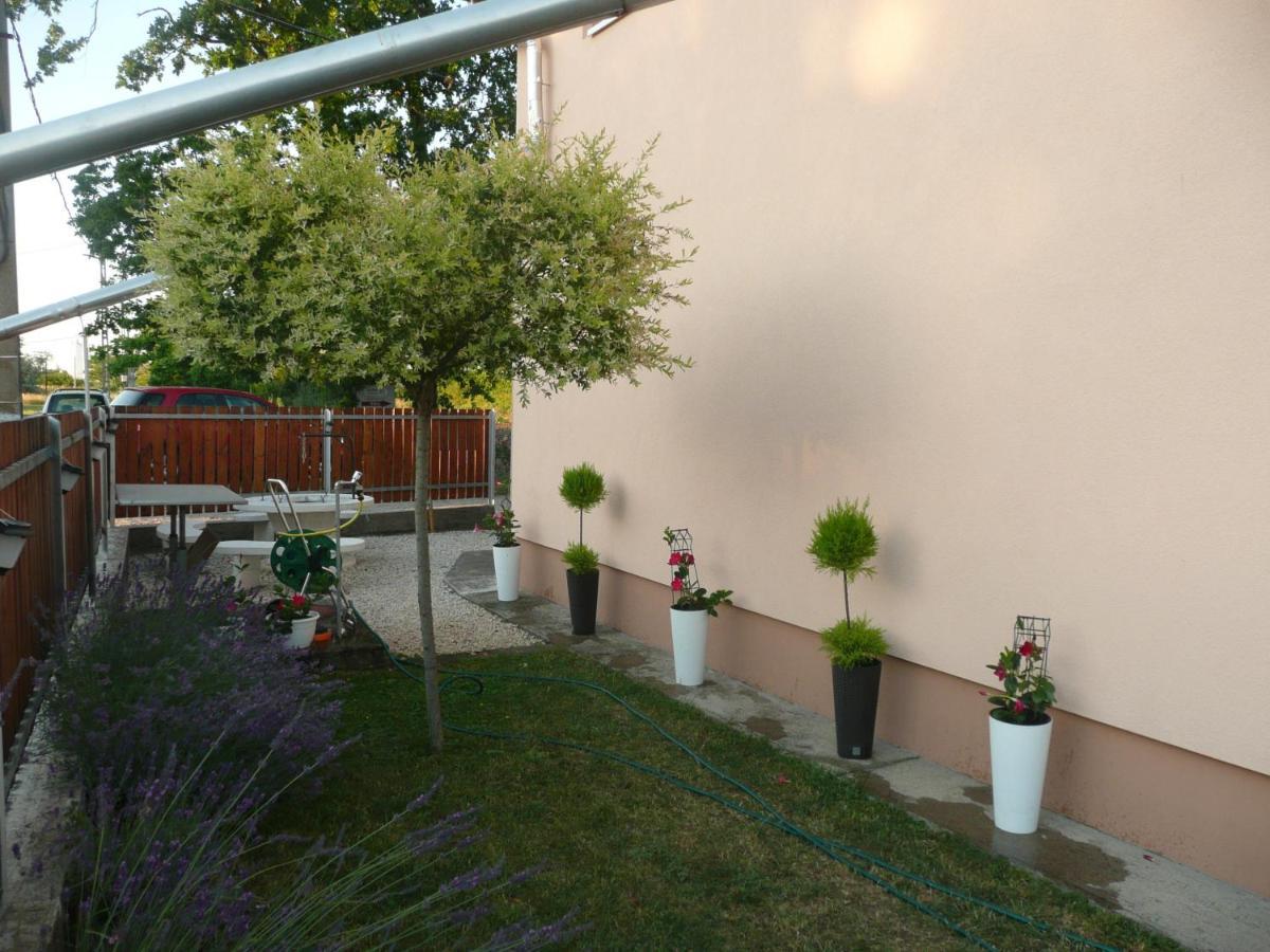 Levendula Vendeghaz Villa Hajdúnánás Екстериор снимка